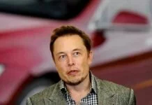 Elon Musk denounces Jeff Bezos for withdrawing book