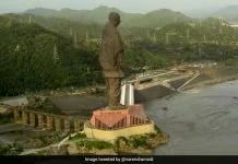 Fence installation work on land near the statue of the suspended unit
